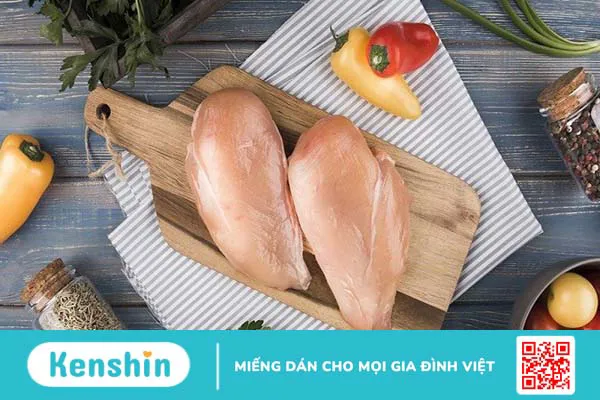 100g ức gà bao nhiêu calo? Giảm cân đúng cách với ức gà và các lưu ý