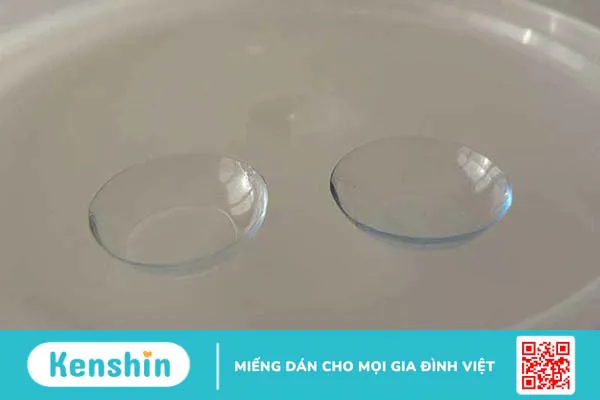 Bị cận nên sử dụng kính áp tròng hay kính cận