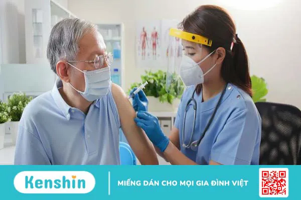 Làm gì sau khi tiêm vaccine COVID-19?